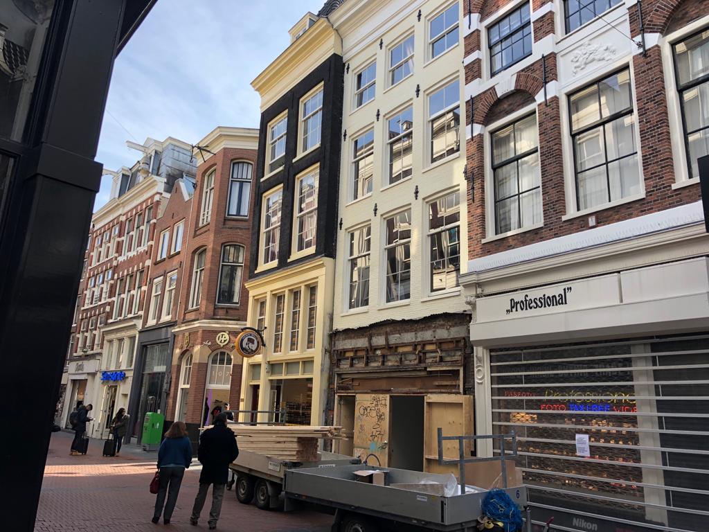 Straatbeeld van winkel Nieuwendijk